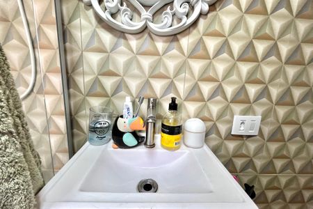 Apartamento à venda com 55m², 2 quartos e 1 vaga Apartamento à venda com 55m², 2 quartos e 1 vagaBanheiro