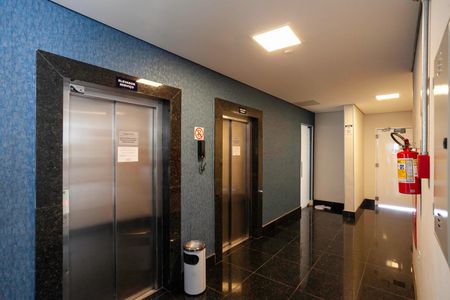 Apartamento à venda com 62m², 2 quartos e 2 vagasHall social