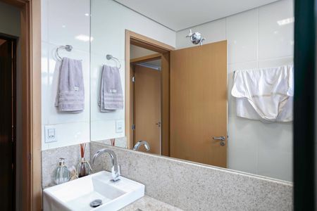 Apartamento à venda com 62m², 2 quartos e 2 vagasBanheiro social 