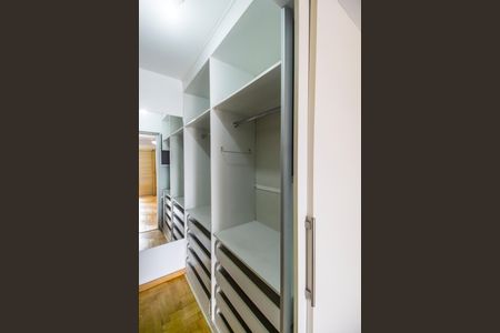 Apartamento à venda com 107m², 3 quartos e 2 vagas Apartamento à venda com 107m², 3 quartos e 2 vagasCloset da suíte