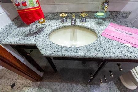 Casa à venda com 300m², 3 quartos e 4 vagasBanheiro Social