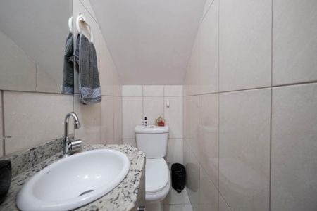 Casa de condomínio à venda com 74m², 2 quartos e 2 vagasLavabo