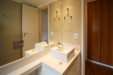 Apartamento à venda com 88m², 2 quartos e 2 vagasBanheiro