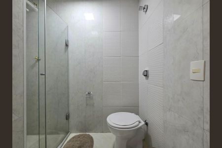 Apartamento à venda com 67m², 2 quartos e 1 vaga Apartamento à venda com 67m², 2 quartos e 1 vagaBanheiro Social