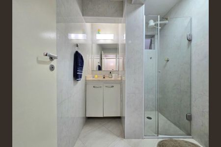 Apartamento à venda com 67m², 2 quartos e 1 vaga Apartamento à venda com 67m², 2 quartos e 1 vagaBanheiro Social