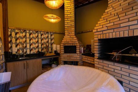 Casa de condomínio para alugar com 220m², 3 quartos e 2 vagas Casa de condomínio para alugar com 220m², 3 quartos e 2 vagasChurrasqueira