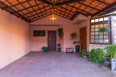 Casa de condomínio para alugar com 220m², 3 quartos e 2 vagas Casa de condomínio para alugar com 220m², 3 quartos e 2 vagasGaragem