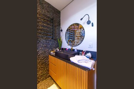 Casa de condomínio para alugar com 220m², 3 quartos e 2 vagas Casa de condomínio para alugar com 220m², 3 quartos e 2 vagasBanheiro da Suíte