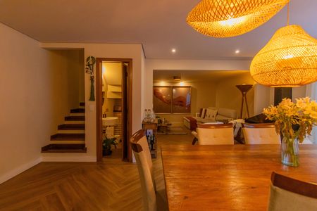 Casa de condomínio para alugar com 220m², 3 quartos e 2 vagas Casa de condomínio para alugar com 220m², 3 quartos e 2 vagasSala andar inferior
