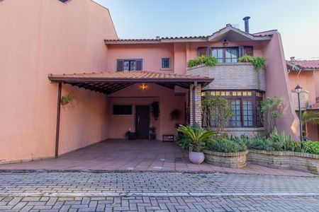 Casa de condomínio para alugar com 220m², 3 quartos e 2 vagas Casa de condomínio para alugar com 220m², 3 quartos e 2 vagasFachada