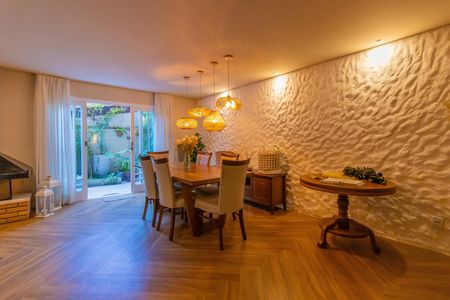 Casa de condomínio para alugar com 220m², 3 quartos e 2 vagas Casa de condomínio para alugar com 220m², 3 quartos e 2 vagasSala andar inferior
