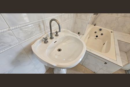 Apartamento para alugar com 117m², 4 quartos e 2 vagas