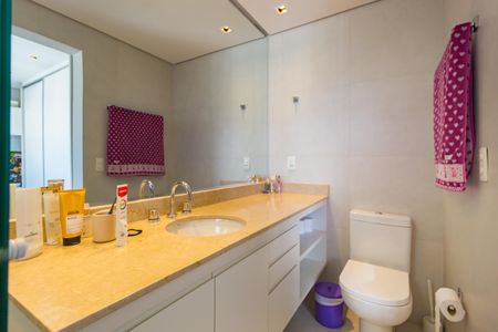 Apartamento à venda com 273m², 4 quartos e 4 vagasBanheiro - Suíte 2