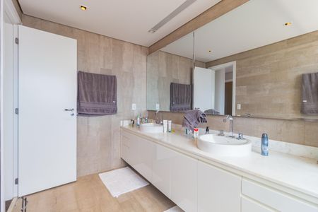 Apartamento à venda com 273m², 4 quartos e 4 vagasBanheiro - Suíte 3
