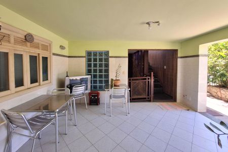 Casa de condomínio para alugar com 350m², 3 quartos e 2 vagas Casa de condomínio para alugar com 350m², 3 quartos e 2 vagasÁrea de Serviço