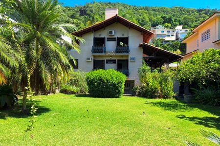 Casa de condomínio para alugar com 350m², 3 quartos e 2 vagas Casa de condomínio para alugar com 350m², 3 quartos e 2 vagasQuintal