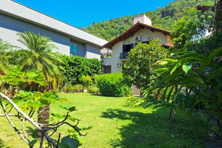 Casa de condomínio para alugar com 350m², 3 quartos e 2 vagas Casa de condomínio para alugar com 350m², 3 quartos e 2 vagasQuintal