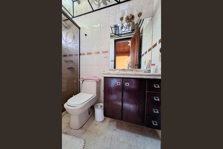 Casa de condomínio para alugar com 350m², 3 quartos e 2 vagas Casa de condomínio para alugar com 350m², 3 quartos e 2 vagasBanheiro da Suíte 3