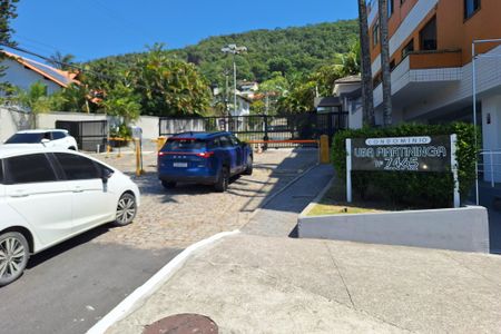 Casa de condomínio para alugar com 350m², 3 quartos e 2 vagas Casa de condomínio para alugar com 350m², 3 quartos e 2 vagasFachada e portaria