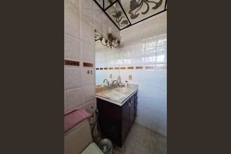 Casa de condomínio para alugar com 350m², 3 quartos e 2 vagas Casa de condomínio para alugar com 350m², 3 quartos e 2 vagasBanheiro da Suíte 3