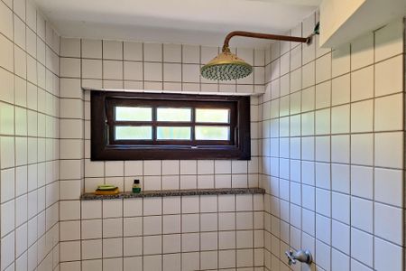 Casa de condomínio para alugar com 350m², 3 quartos e 2 vagas Casa de condomínio para alugar com 350m², 3 quartos e 2 vagasBanheiro de serviço