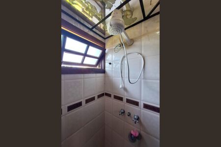 Casa de condomínio para alugar com 350m², 3 quartos e 2 vagas Casa de condomínio para alugar com 350m², 3 quartos e 2 vagasBanheiro da Suíte 3