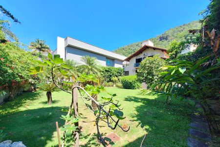 Casa de condomínio para alugar com 350m², 3 quartos e 2 vagas Casa de condomínio para alugar com 350m², 3 quartos e 2 vagasQuintal