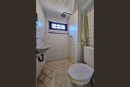 Casa de condomínio para alugar com 350m², 3 quartos e 2 vagas Casa de condomínio para alugar com 350m², 3 quartos e 2 vagasBanheiro de serviço