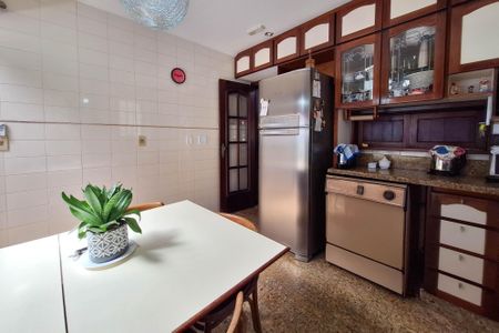 Casa de condomínio para alugar com 350m², 3 quartos e 2 vagas Casa de condomínio para alugar com 350m², 3 quartos e 2 vagasCozinha