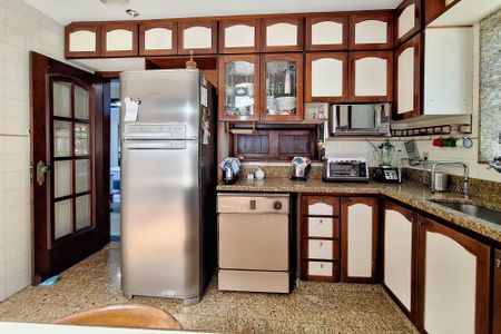 Casa de condomínio para alugar com 350m², 3 quartos e 2 vagas Casa de condomínio para alugar com 350m², 3 quartos e 2 vagasCozinha