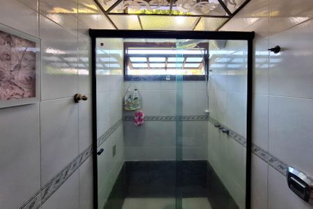 Casa de condomínio para alugar com 350m², 3 quartos e 2 vagas Casa de condomínio para alugar com 350m², 3 quartos e 2 vagasBanheiro da Suíte 1