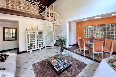 Casa de condomínio para alugar com 350m², 3 quartos e 2 vagas Casa de condomínio para alugar com 350m², 3 quartos e 2 vagasSala 1