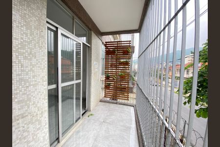 Apartamento à venda com 75m², 2 quartos e 1 vaga Apartamento à venda com 75m², 2 quartos e 1 vagaVaranda