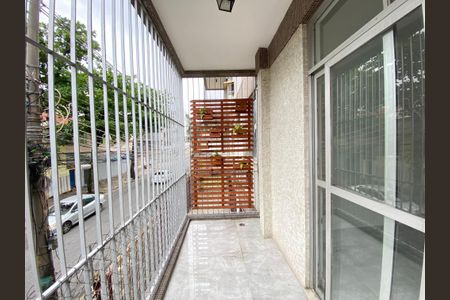 Apartamento à venda com 75m², 2 quartos e 1 vaga Apartamento à venda com 75m², 2 quartos e 1 vagaVaranda