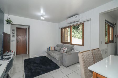Sala de apartamento para alugar com 1 quarto, 45m² em Jardim Floresta, Porto Alegre