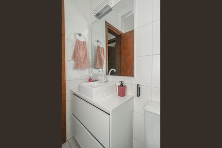 Banheiro de apartamento para alugar com 1 quarto, 45m² em Jardim Floresta, Porto Alegre