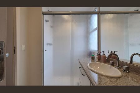 Apartamento à venda com 123m², 3 quartos e 2 vagasBanheiro da suíte