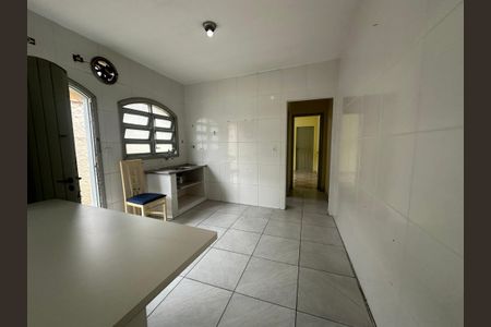 Casa para alugar com 60m², 2 quartos e 2 vagasCozinha