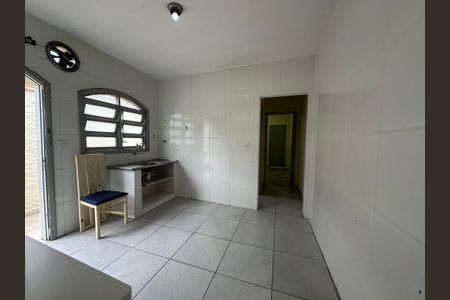 Casa para alugar com 60m², 2 quartos e 2 vagasCozinha
