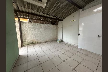 Casa para alugar com 60m², 2 quartos e 2 vagasQuintal