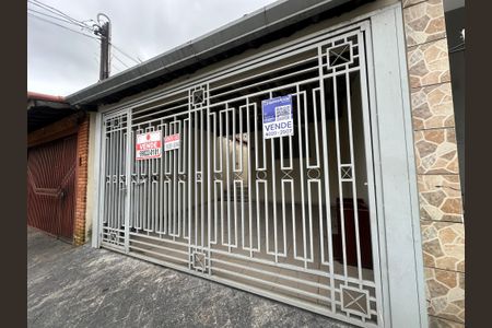 Casa para alugar com 60m², 2 quartos e 2 vagasFachada