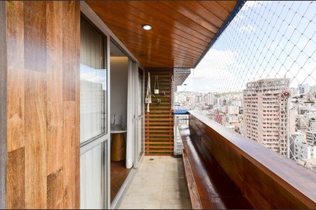 Apartamento para alugar com 104m², 3 quartos e 3 vagas Apartamento para alugar com 104m², 3 quartos e 3 vagasVaranda
