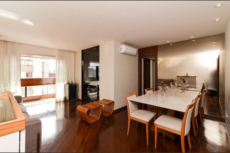 Apartamento para alugar com 104m², 3 quartos e 3 vagas Apartamento para alugar com 104m², 3 quartos e 3 vagasSala Ambientes