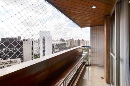 Apartamento para alugar com 104m², 3 quartos e 3 vagas Apartamento para alugar com 104m², 3 quartos e 3 vagasVaranda