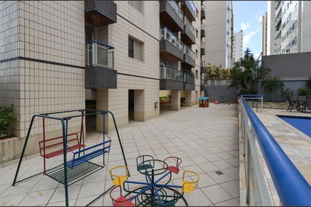 Apartamento para alugar com 104m², 3 quartos e 3 vagas Apartamento para alugar com 104m², 3 quartos e 3 vagasÁrea comum - Playground