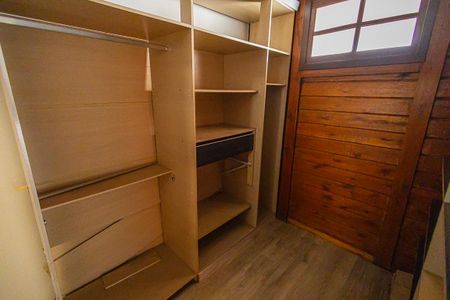 Casa à venda com 124m², 5 quartos e 2 vagascloset