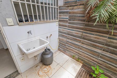 Casa à venda com 124m², 5 quartos e 2 vagasArea gourmet e de serviço