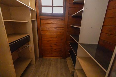 Casa à venda com 124m², 5 quartos e 2 vagascloset