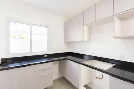 Casa de condomínio para alugar com 116m², 2 quartos e 2 vagasCozinha