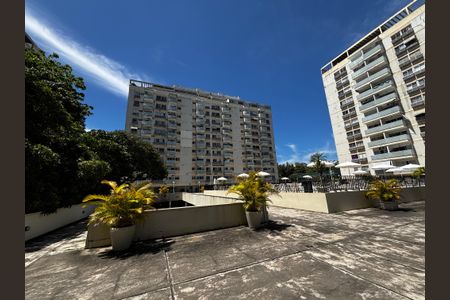 Apartamento para alugar com 72m², 2 quartos e 1 vagaFachada